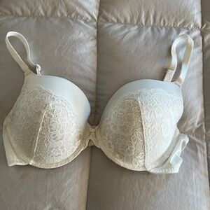 Maidenform Cream Lace Bra